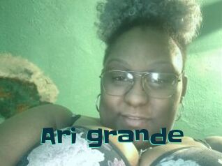 Ari_grande