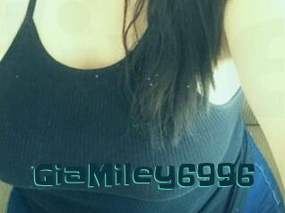 GiaMiley6996
