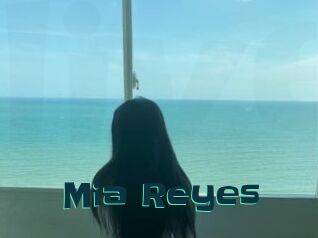 Mia_Reyes